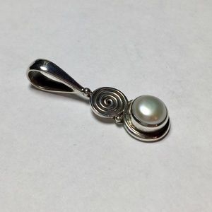 Sajen Sterling Pearl Pendant